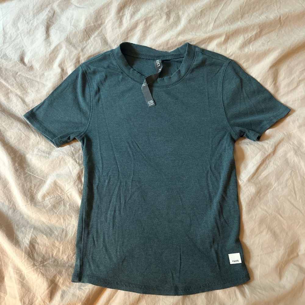 SOLD Vuori fitted t-shirt